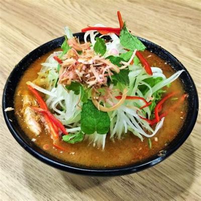  Laksa Penang: ¡Un delicioso festín de sabores picantes y cremosos que te transportará directamente a las calles de Malasia!