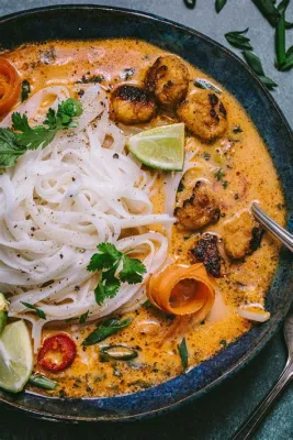  Khao Soi: ¡Un delicioso curry con fideos y una explosión de sabores tropicales!