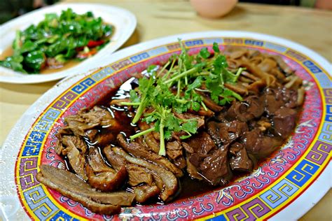  Teochew Style Braised Goose: ¿Un Festín de Sabores Picantes y Umami que te Dejará Queriendo Más?