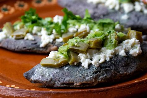  Tlacoyos Rellenos: ¡Una explosión de sabor prehispánico con un toque moderno y delicioso!